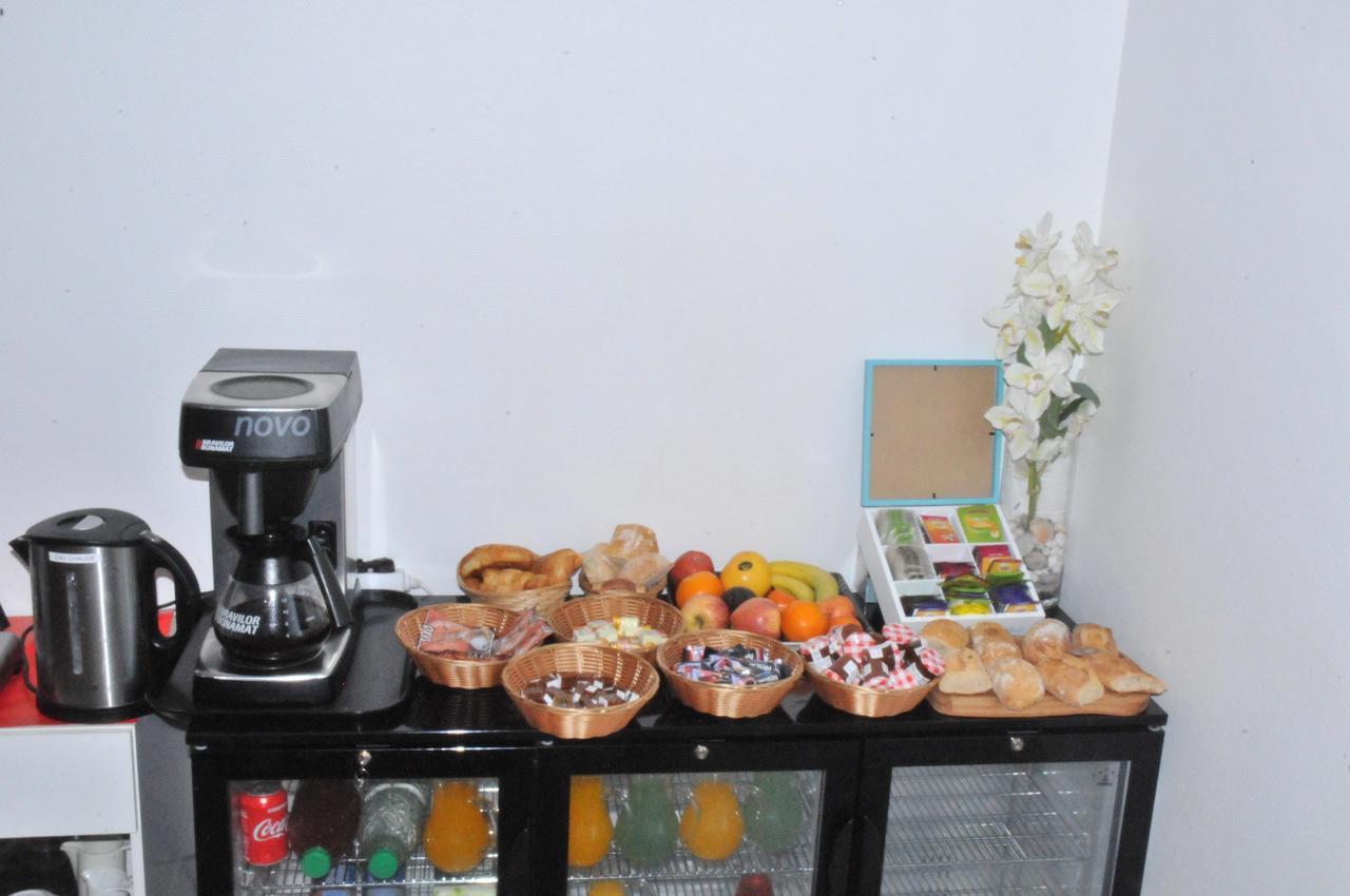 Hotel Les Rosiers Λα Ροσέλ Εξωτερικό φωτογραφία