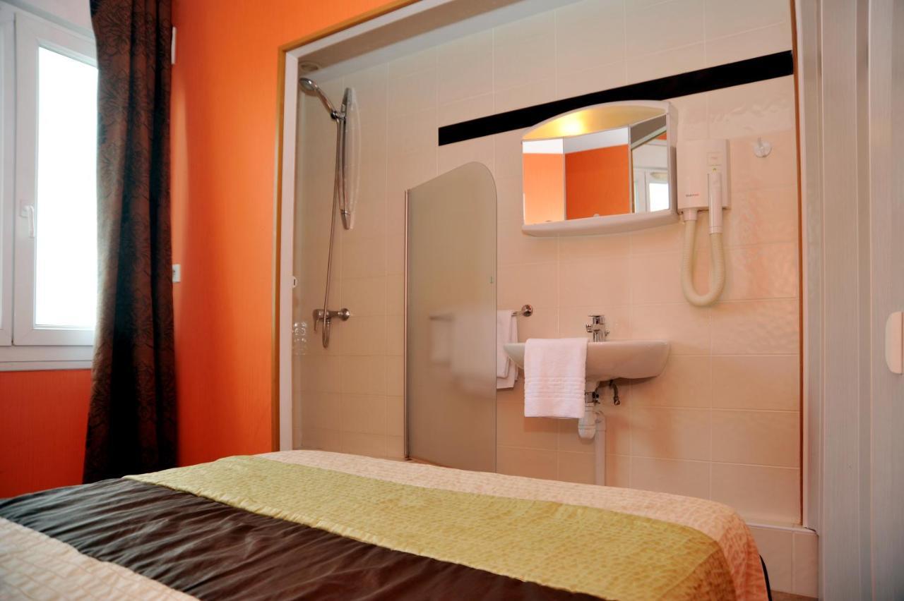 Hotel Les Rosiers Λα Ροσέλ Εξωτερικό φωτογραφία